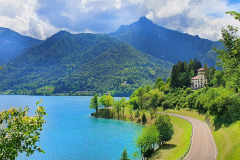 susanne906-lake-5417722_1280