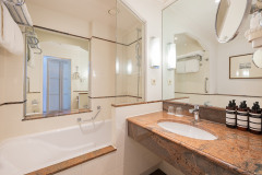 badkamer-superior-room-1200x800
