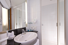DES02-bathroom1.low-res-res