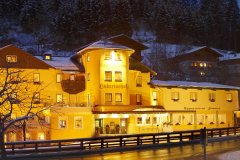 hotel-hubertushof-huettau-winter